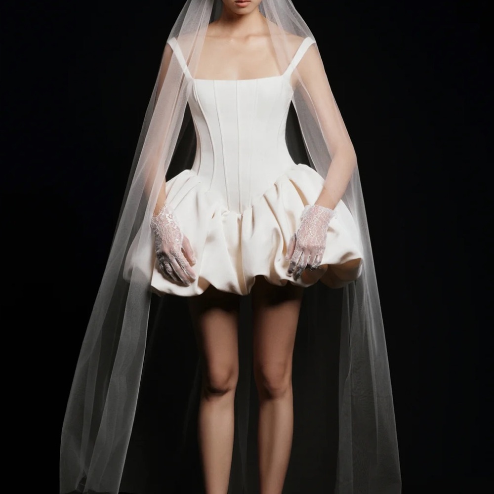 Elegant White Strapless Dress with Tulle Overlay